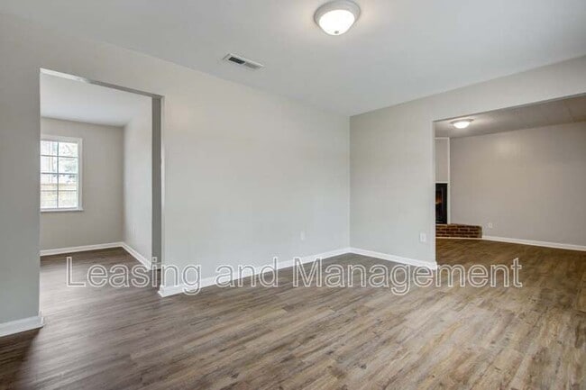 Building Photo - 1978 Holliday St