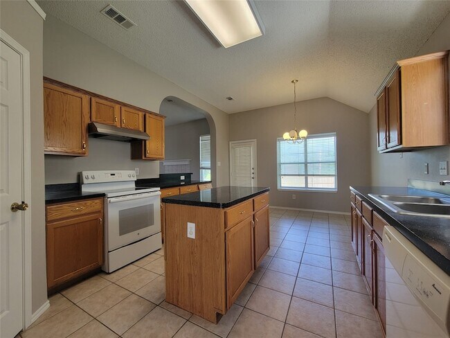 Building Photo - 1020 Parkwood Trail