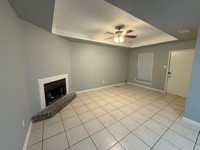 Building Photo - 2010-2012-2012 Helm Dr