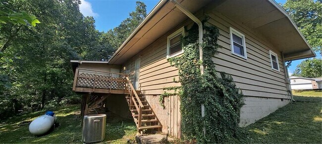 Building Photo - 4 Swanage Dr