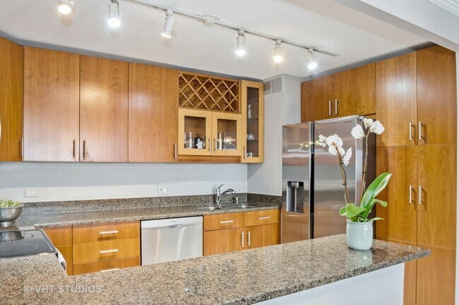 Building Photo - 1415 N Dearborn Street Unit 26D