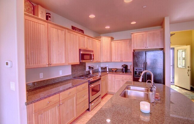 Building Photo - Beautiful Home in The Reserve