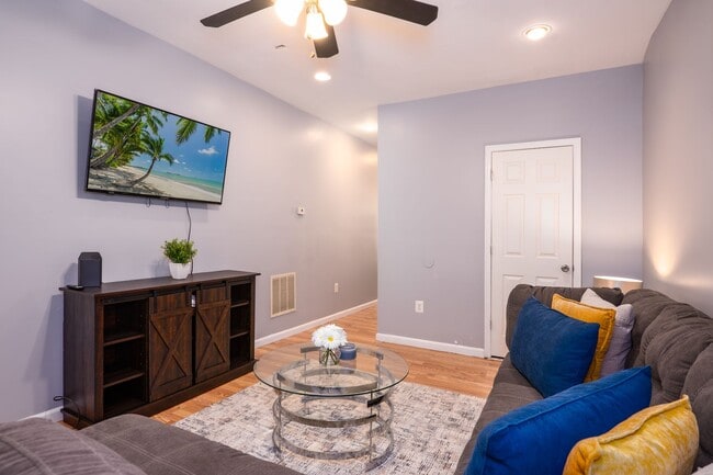 Building Photo - Charming Urban Living: 2BR Townhome with Modern Amenities in Pigtown