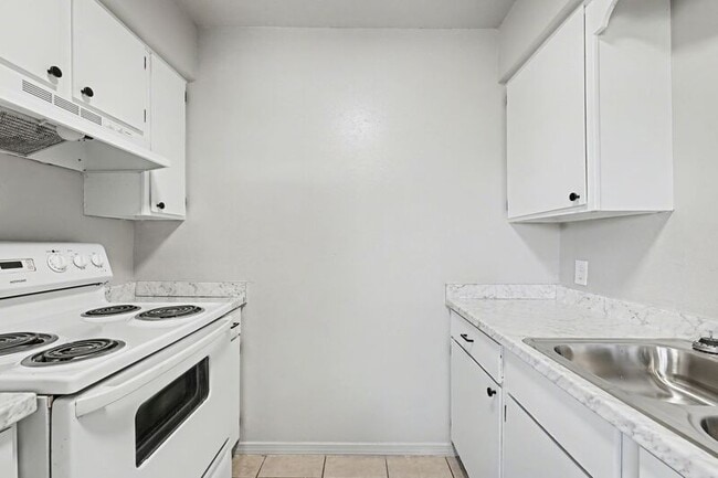 Building Photo - 1241-1247-1247 W Sunset Dr