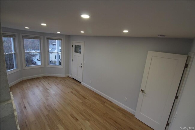 Building Photo - 656 Sherman Ave