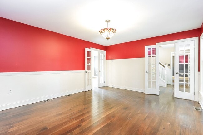 Building Photo - Stunning 3 Bedroom Home with Barn and Over 3 Acres!