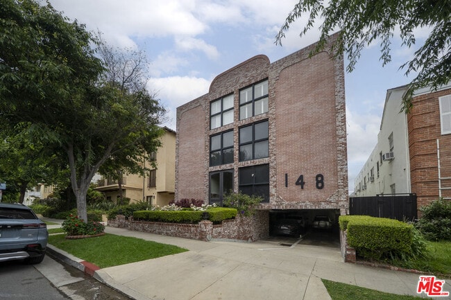 Foto del edificio - 148 S Reeves Dr
