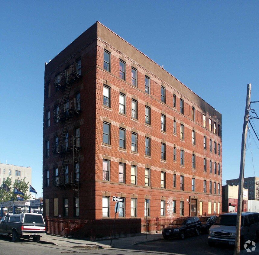 Primary Photo - 443 Cyrus Pl