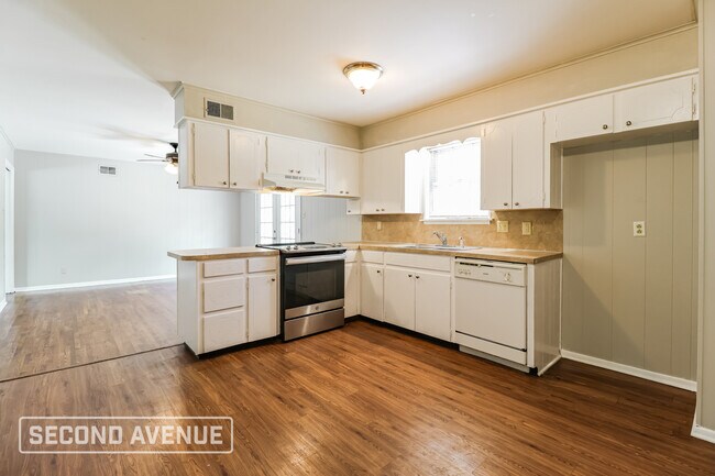 Foto del edificio - 8110 Alvin Ln