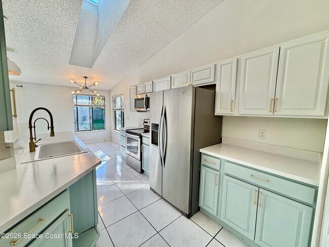 Foto del edificio - 1626 Lara St NE