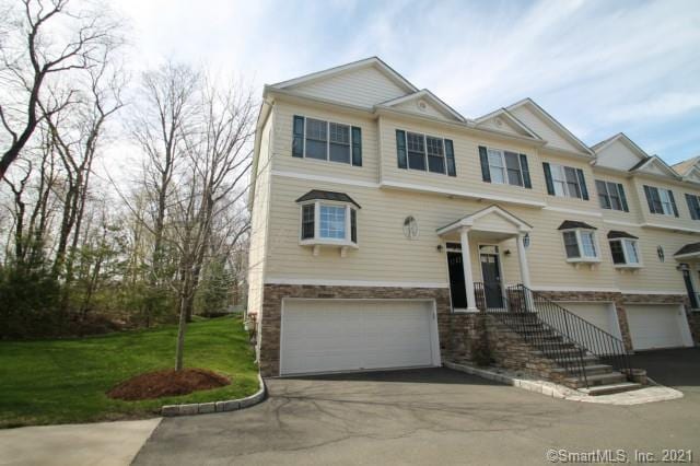 Primary Photo - 48 E Hayestown Rd