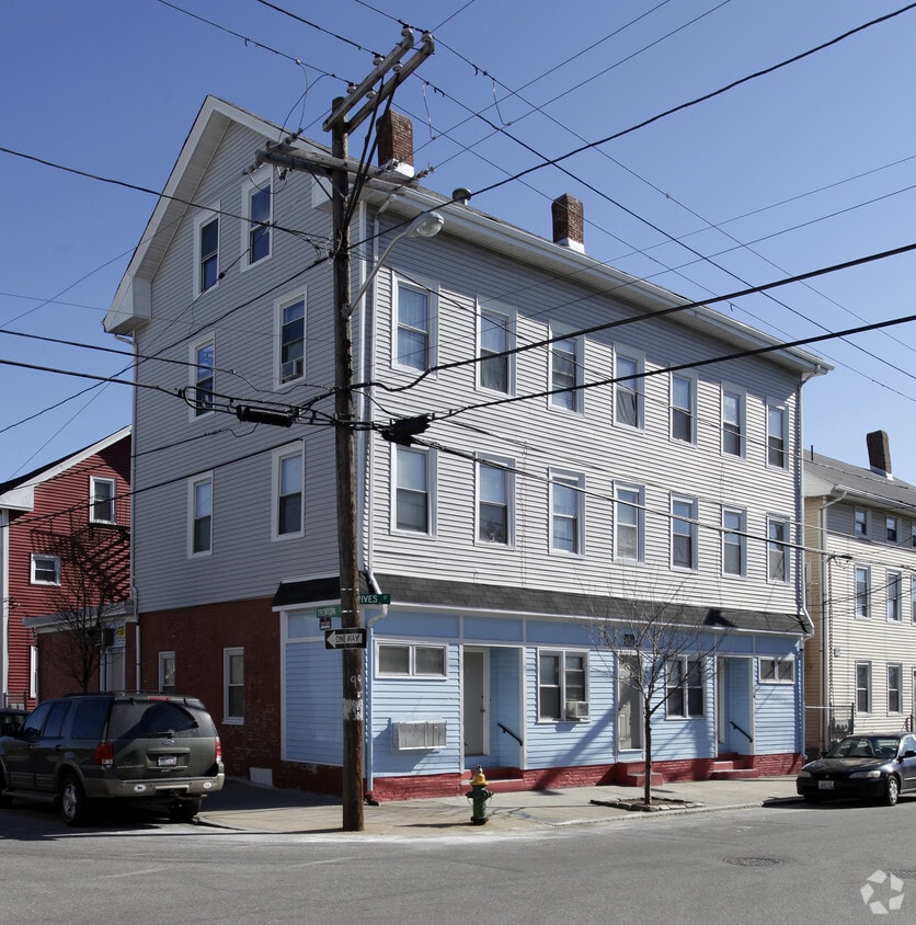 99 Ives St, Providence, RI 02906 Apartments in Providence, RI