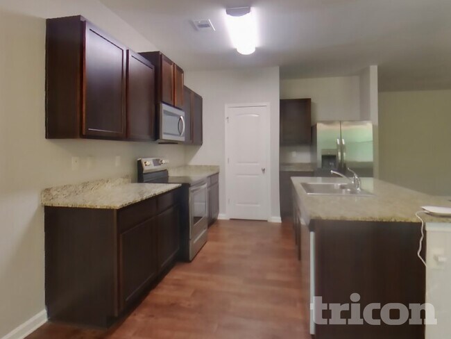 Foto del edificio - 474 Lake Ridge Ln