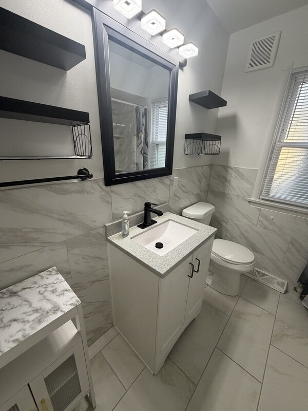 Foto del edificio - 6706 Gilbert Ave