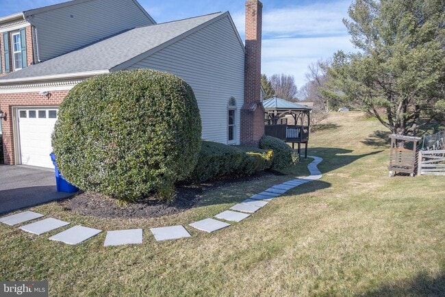 Building Photo - 2104 Steuben Way