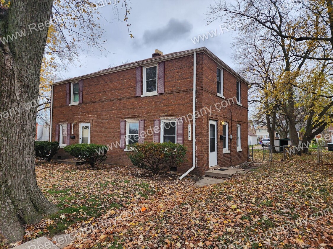 Primary Photo - Updated 2 bedroom 1 bathroom duplex