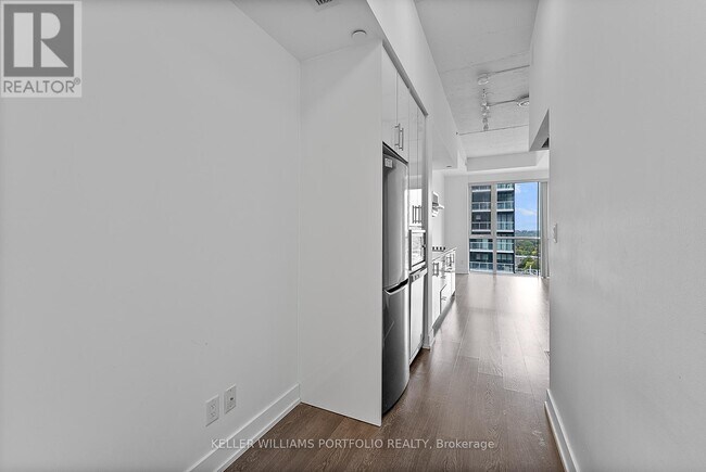 Building Photo - 75-1175 The Donway W