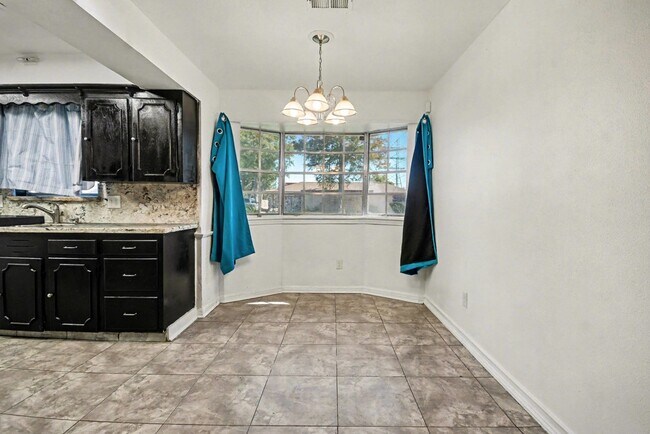 Foto del edificio - 5001 Glenhaven Dr