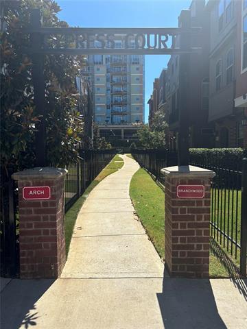 Foto del edificio - 1352 Branchwood Pl