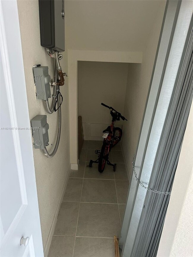 Building Photo - 3302 W 114th Terrace