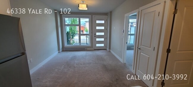 Building Photo - Townhouse In Yaletown Living