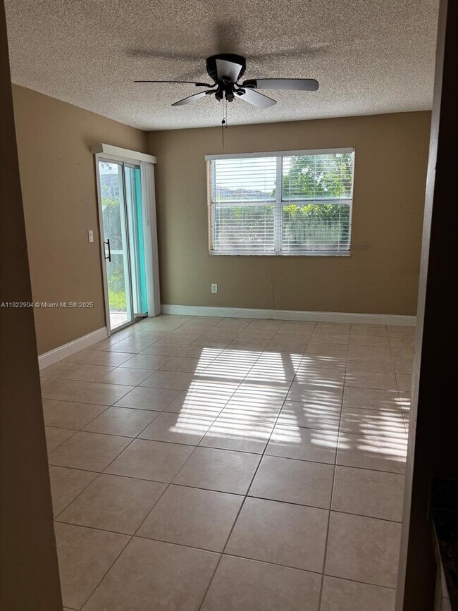 Foto del edificio - 2633 SE 20th Ct
