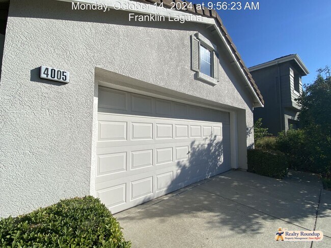 Building Photo - Gated Community, 3 Bedrooms, 2 Bathrooms.