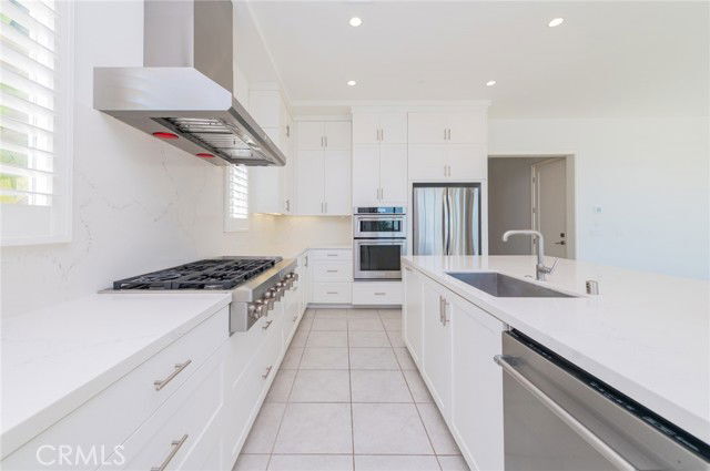 Building Photo - 153 Summerland