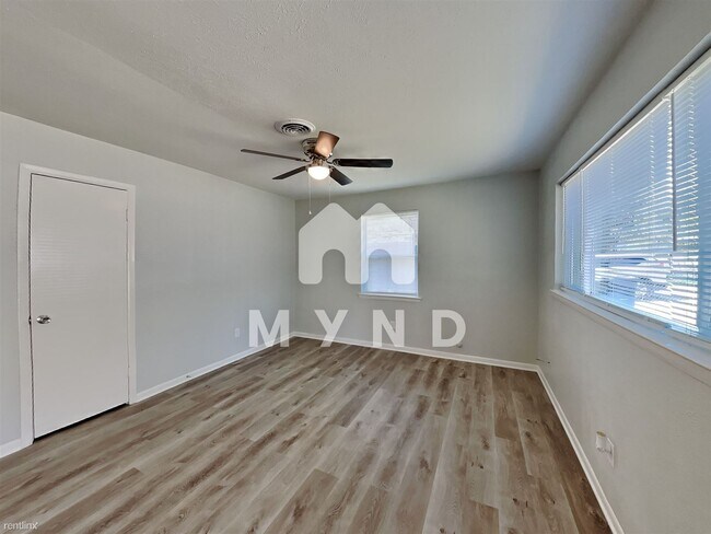 Building Photo - 3 br, 1.5 bath House - 4255 Larson Ln