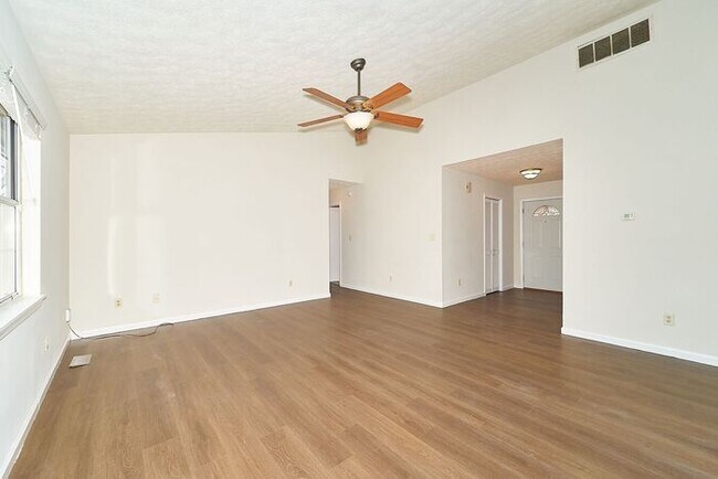 Foto del edificio - Sweet 3 Bedroom in Pebblebrook at Geist!