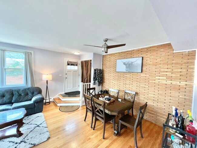 Foto del edificio - 7766 W Higgins Rd
