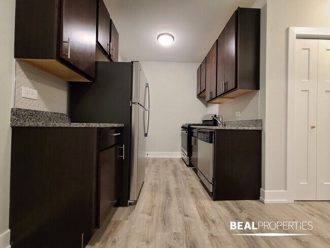 Foto del edificio - 705 W Brompton Ave