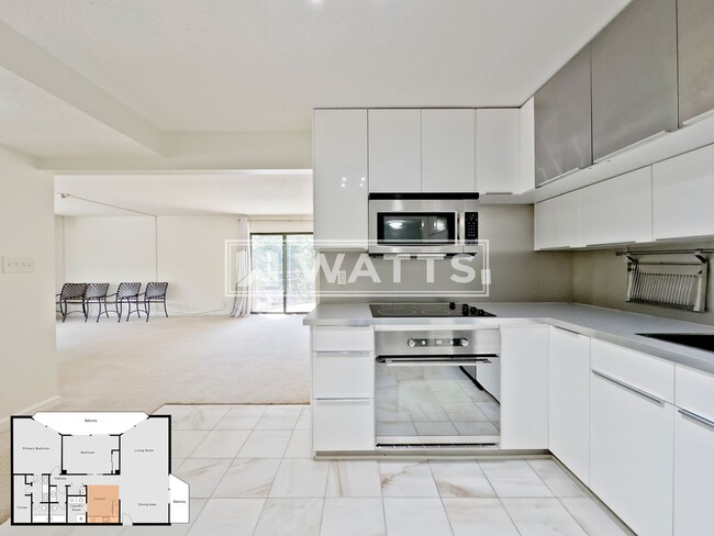 Building Photo - Spacious 2-Bed, 2-Bath Condo at Regency Terrace