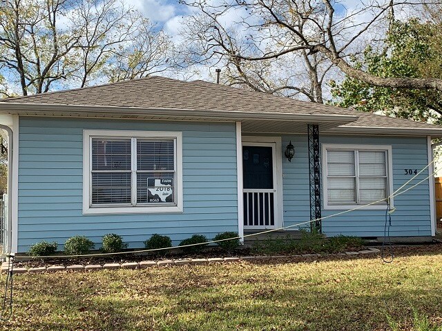 Primary Photo - 304 Holik St