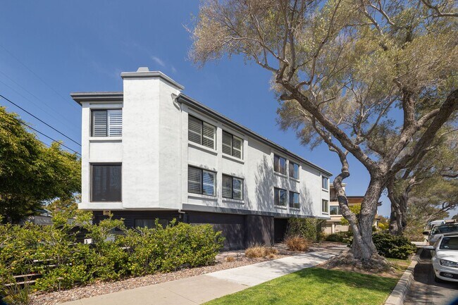 Building Photo - Furnished Summer Rental