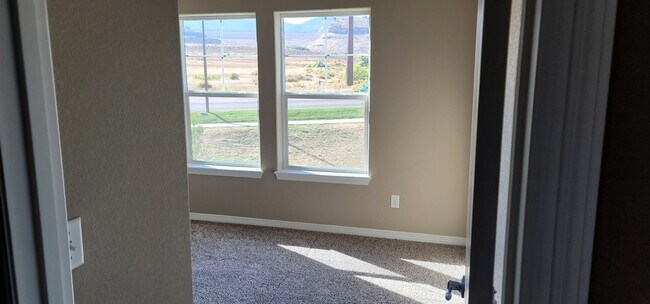 Foto del edificio - 3039 Upland Dr