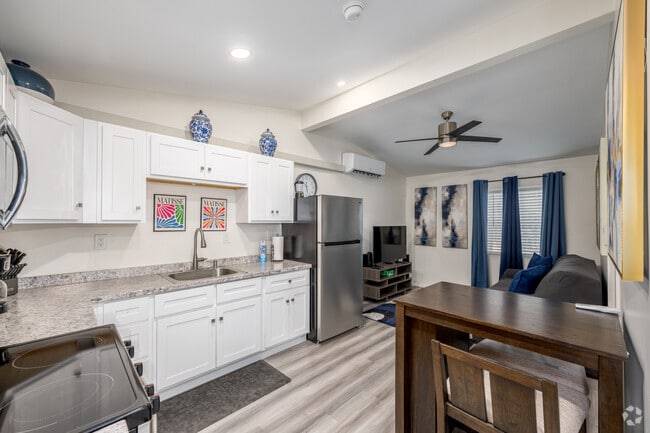 6681 La Jolla Dr - 1BR, 1BA - 450SF - Living Room/Kitchen - 6679-6681 La Jolla Dr