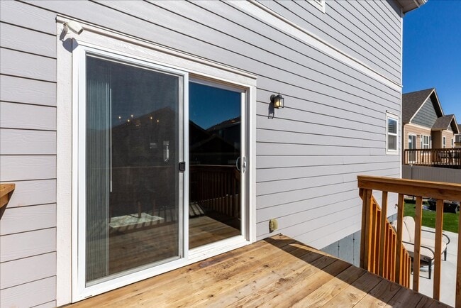 Building Photo - Fantastic Home- 4 Bed, 3.5 bath, 3 car gar...