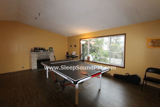 Foto del edificio - 3802 South Shore Blvd
