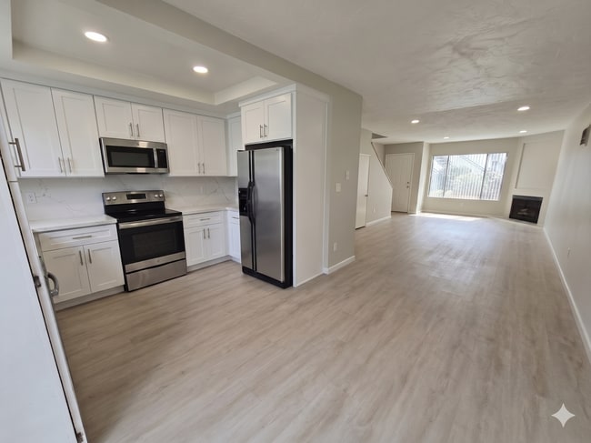 Building Photo - 4165 Tiberon Dr