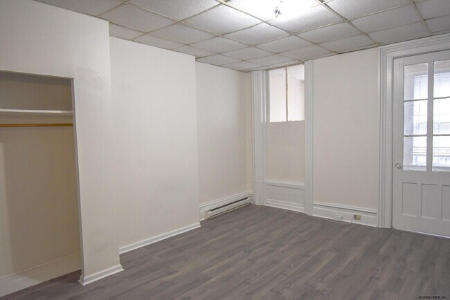 Building Photo - 131 Knox St