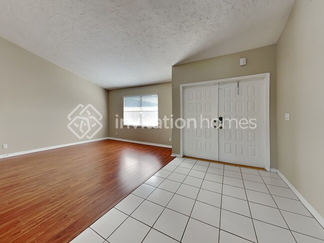Building Photo - 13427 Kingsbury Dr
