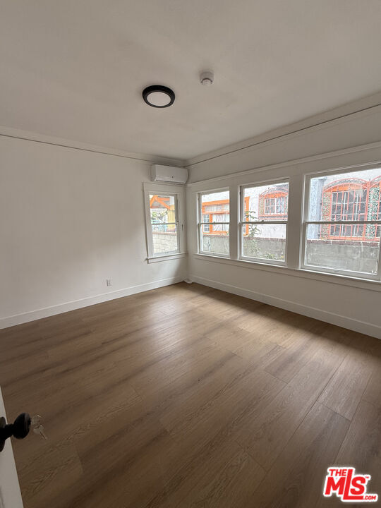 Building Photo - 4501 S Budlong Ave