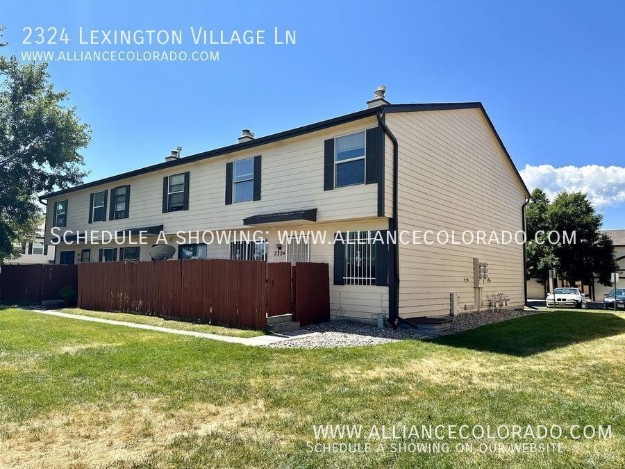 Foto principal - 2324 Lexington Village Ln