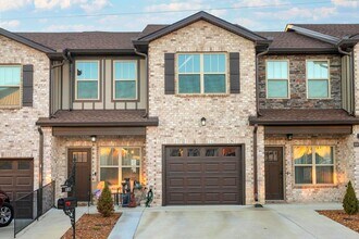 Building Photo - 1003 Villa Cir
