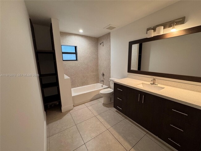 Building Photo - 605 NW 3rd Ave