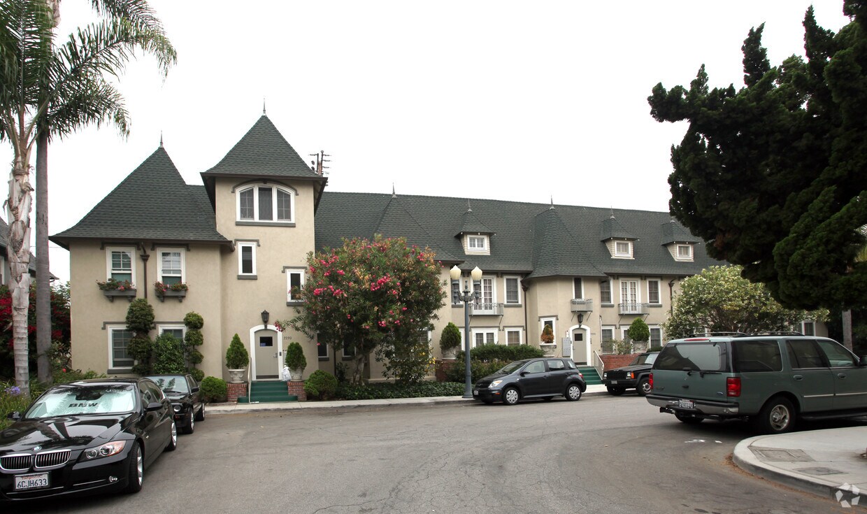 Primary Photo - 2220 E Lowena Dr