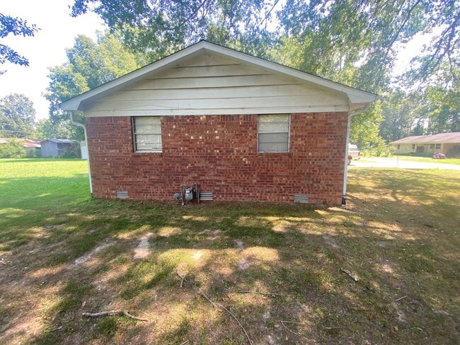 Building Photo - 115 Blair St