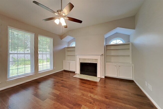 Foto del edificio - 7031 Echo Pines Dr