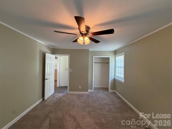 Foto del edificio - 637 Hartness Rd
